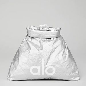 alo Keep It Dry Fitness Bag in Silver Foil